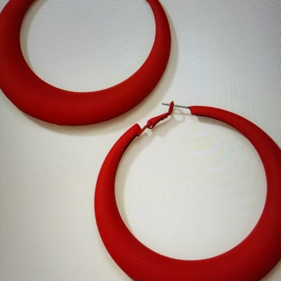 Colored hoop earrings - Picture 2 of 4